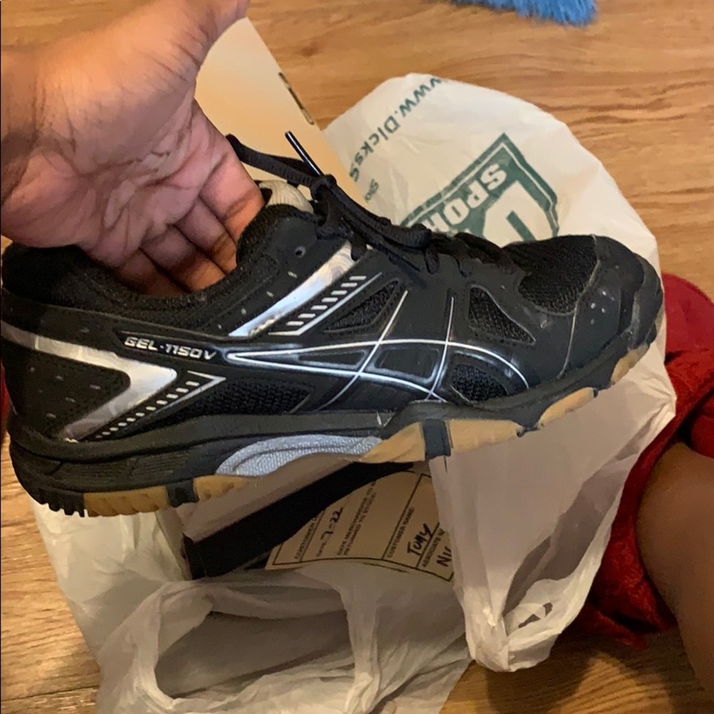 ASICS women’s volleyball shoes size 7
